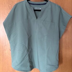 Fabletics scrub top size XL